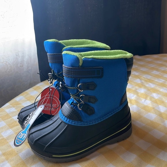 Snow boots size 11 - Picture 1 of 5